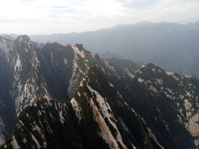 华山夜爬，科技助力探险之旅，体验极致生活