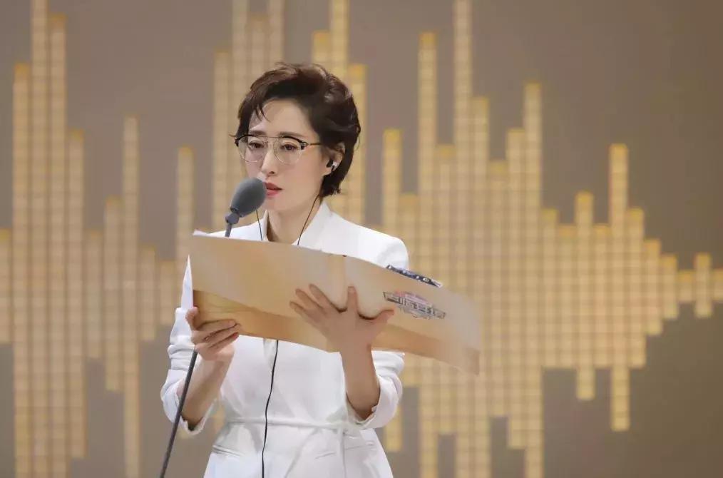 麦兜配音演员的高科技生活体验，前沿科技与生活的无限可能