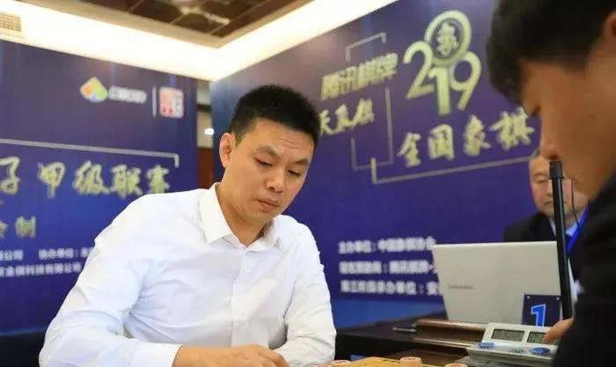 探寻象棋大师许银川的网络战场最新直播动态